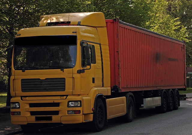 Slow drivers frustrate lorry and truck drivers, survey finds